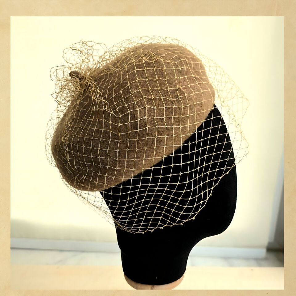 Amata Camel Renk Ressam Bere Yetişkin Boy