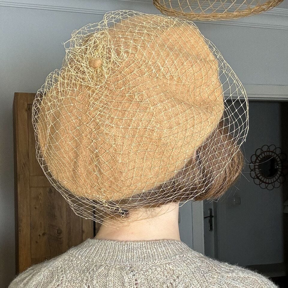 Amata Camel Renk Ressam Bere Yetişkin Boy