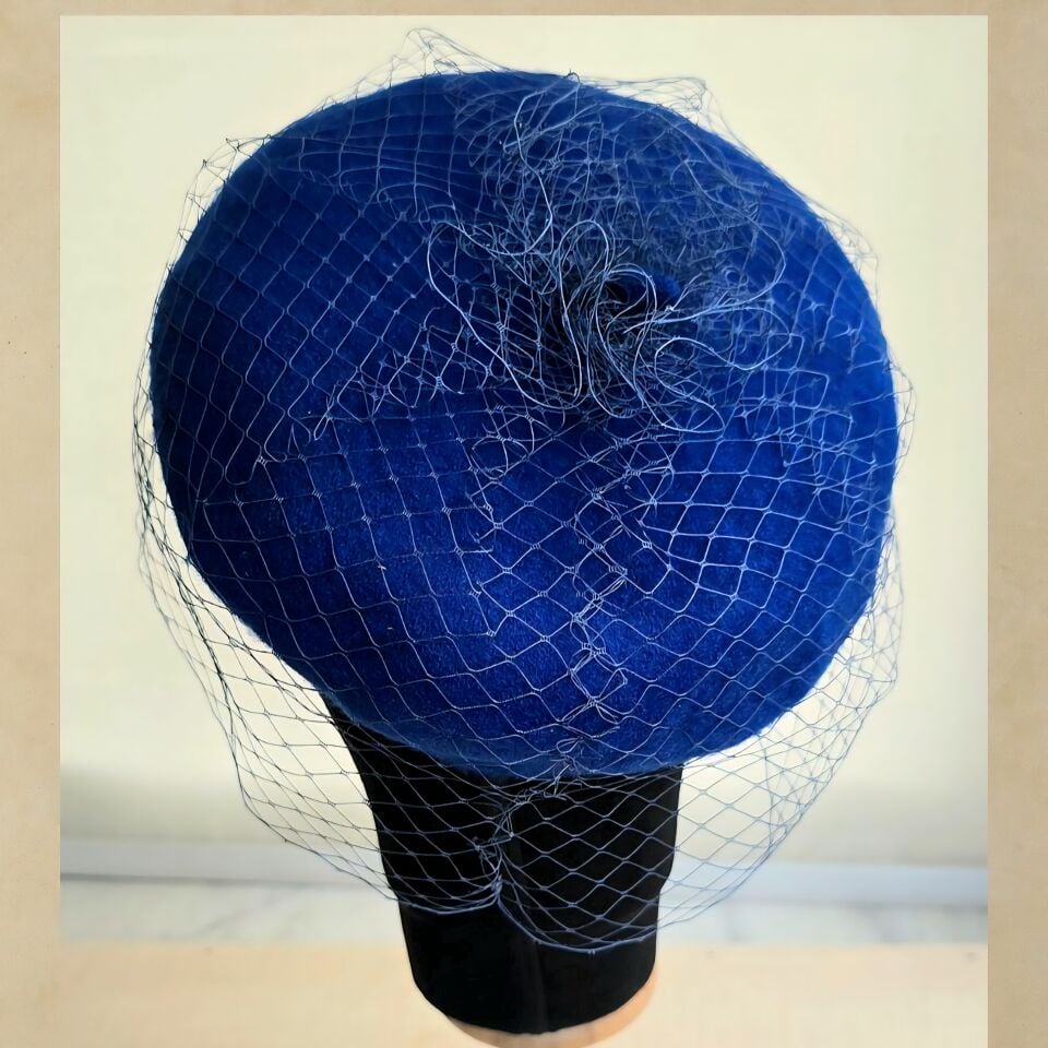 Amata Saks Mavi Renk Ressam Bere Yetişkin Boy