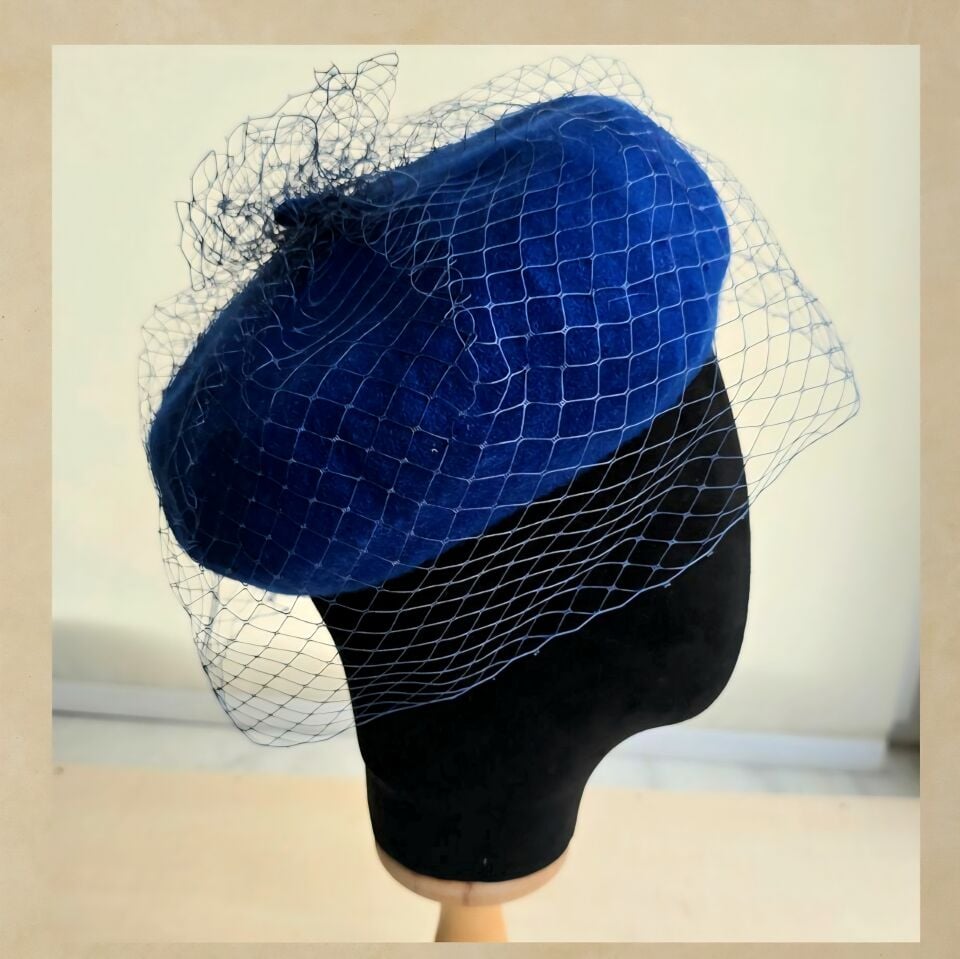 Amata Saks Mavi Renk Ressam Bere Yetişkin Boy