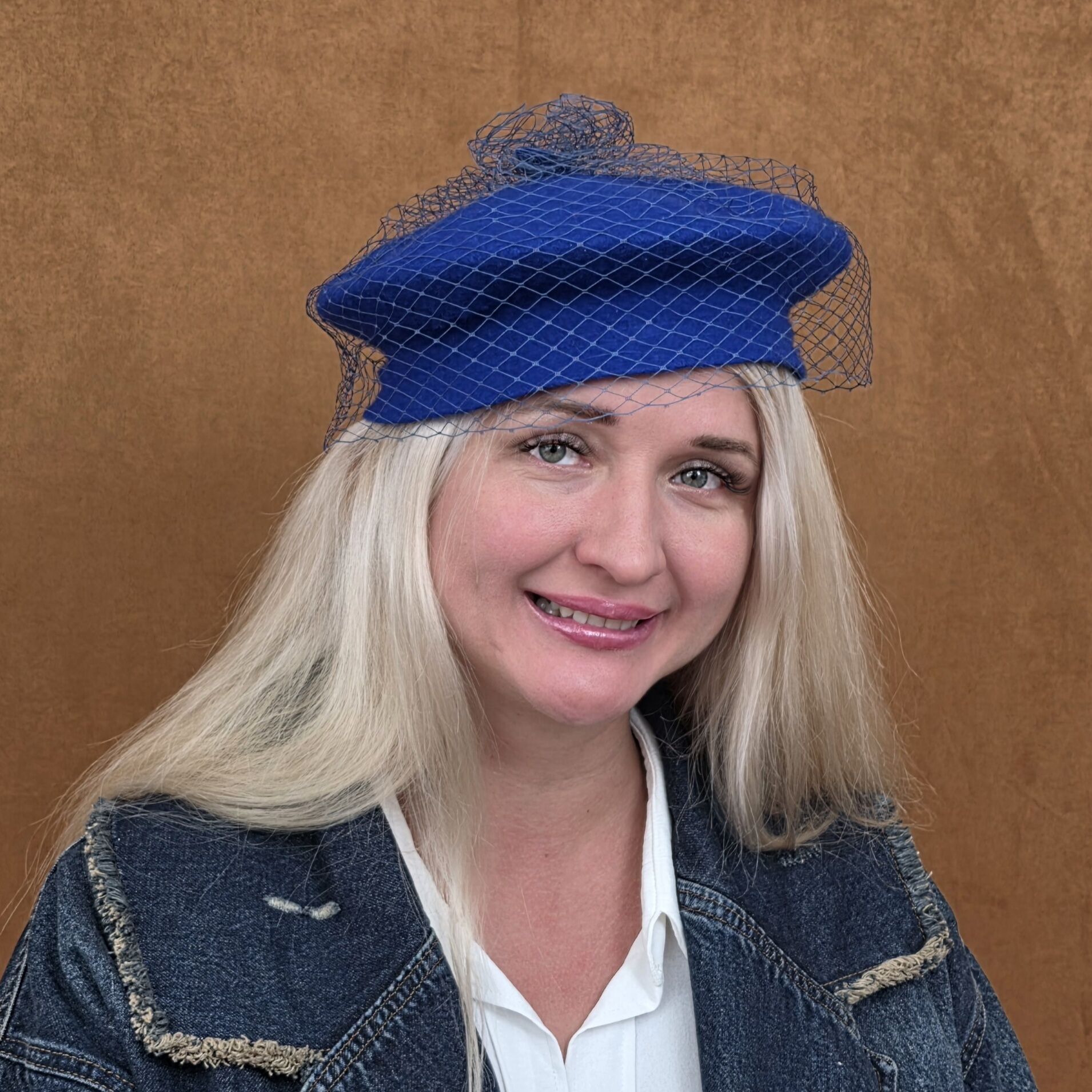 Amata Saks Mavi Renk Ressam Bere Yetişkin Boy