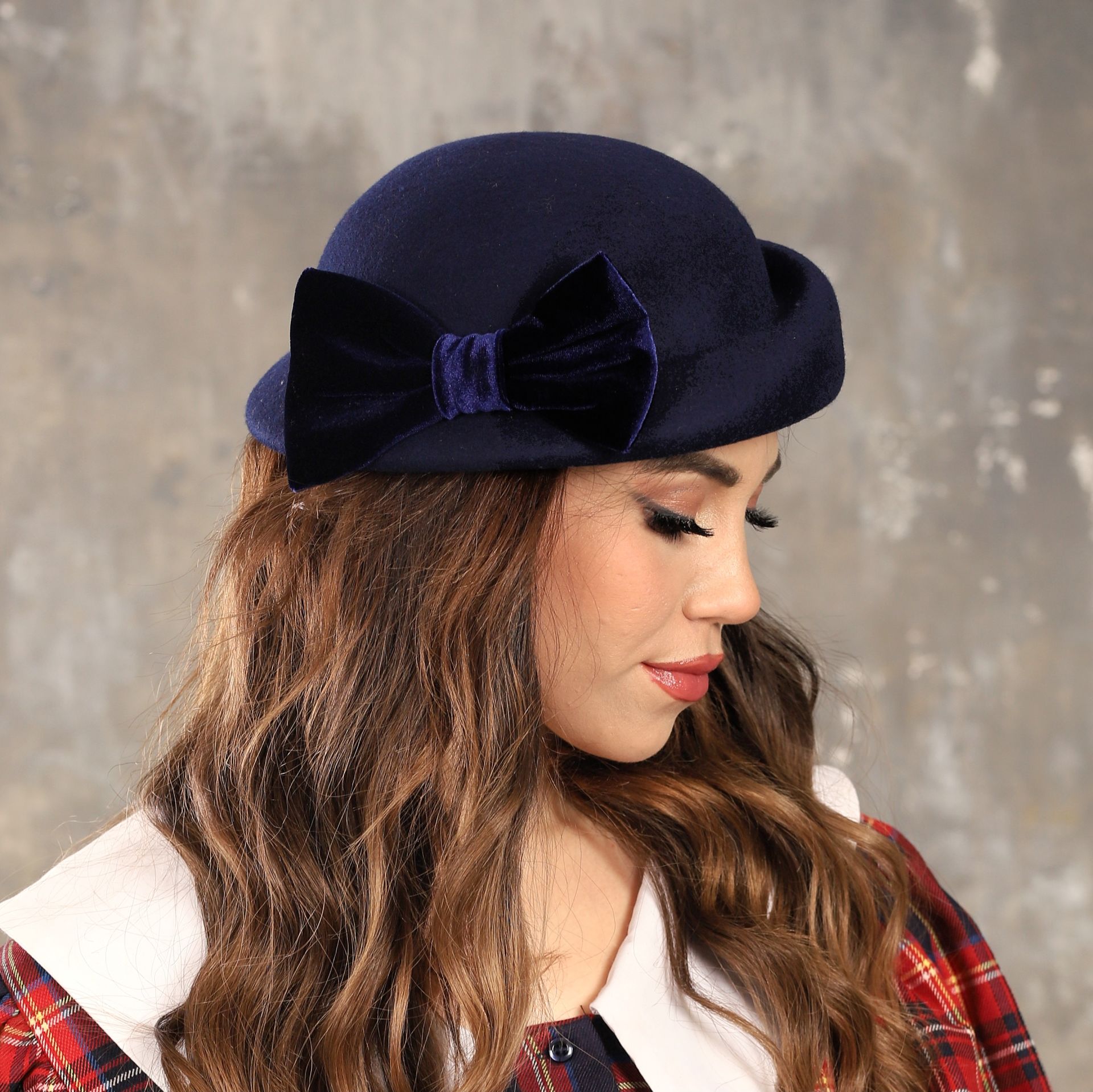 Chloe Lacivert Renk Fiyonklu Şapka