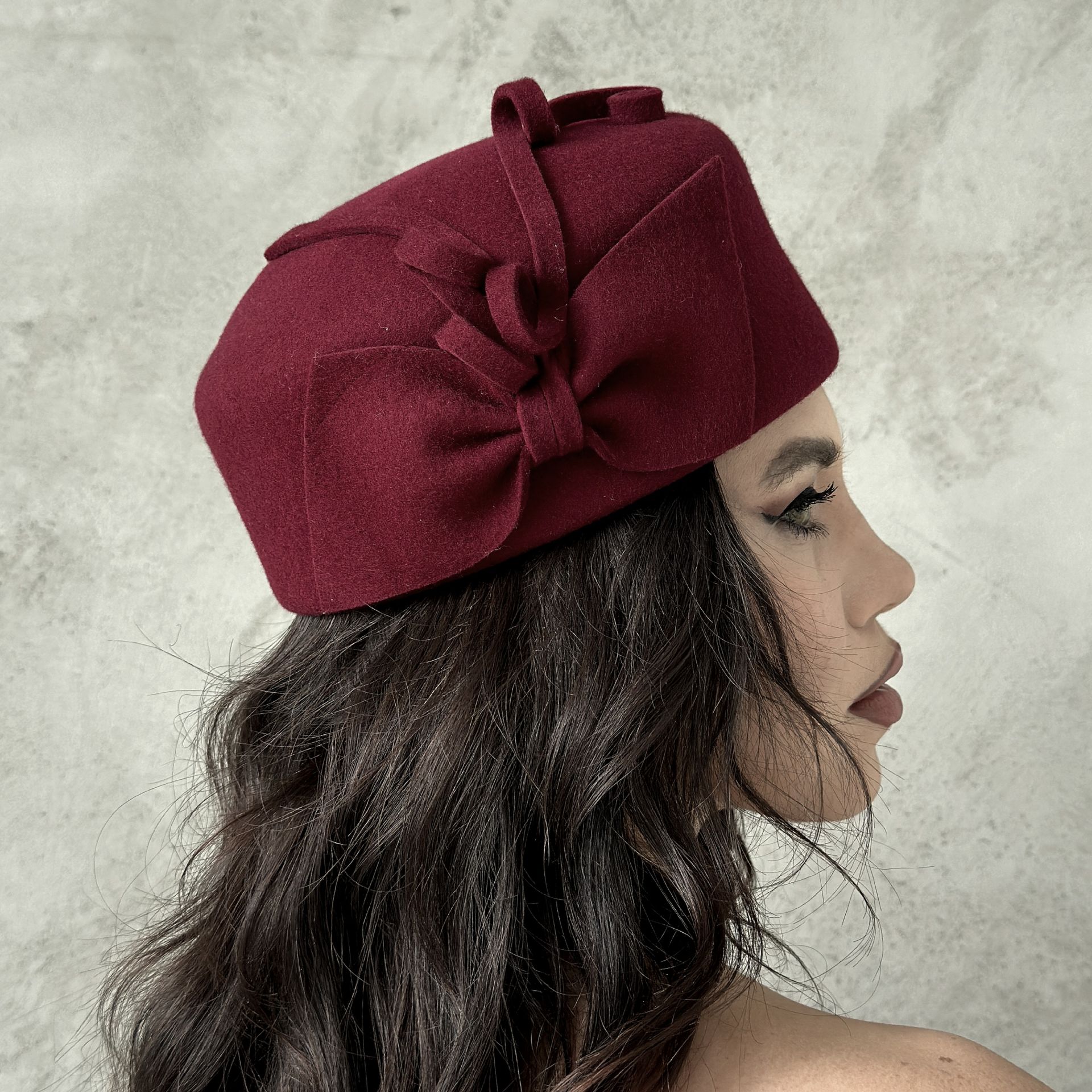 Meghan Bordo Renk Kaşe Kumaş Şapka