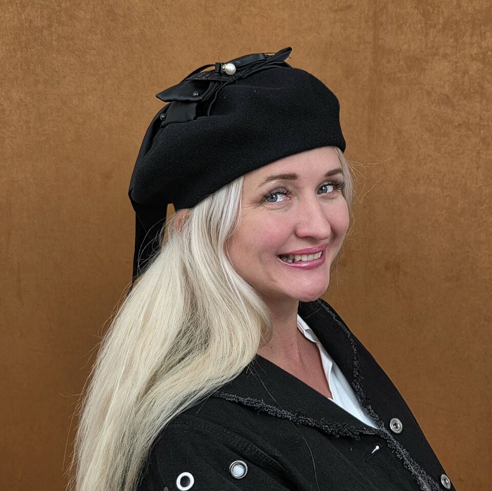 Amata Siyah Renk Ressam Bere Yetişkin Boy