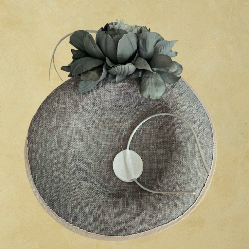 Kate Gri Renk Vualet Şapka 30 cm