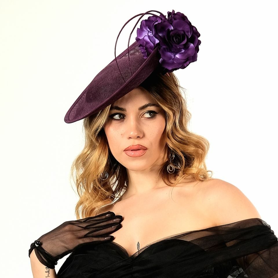 Kate Mürdüm Renk Vualet Şapka 30 cm