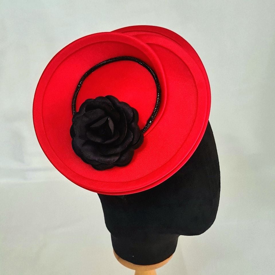 Reneta Kırmızı Siyah Renk Vualet 20 cm