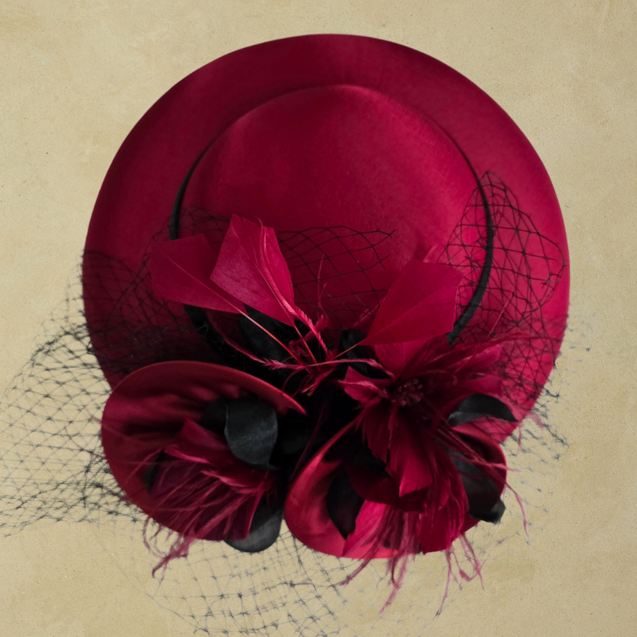 Annabel Bordo Renk Saten Vualet Şapka 30 cm