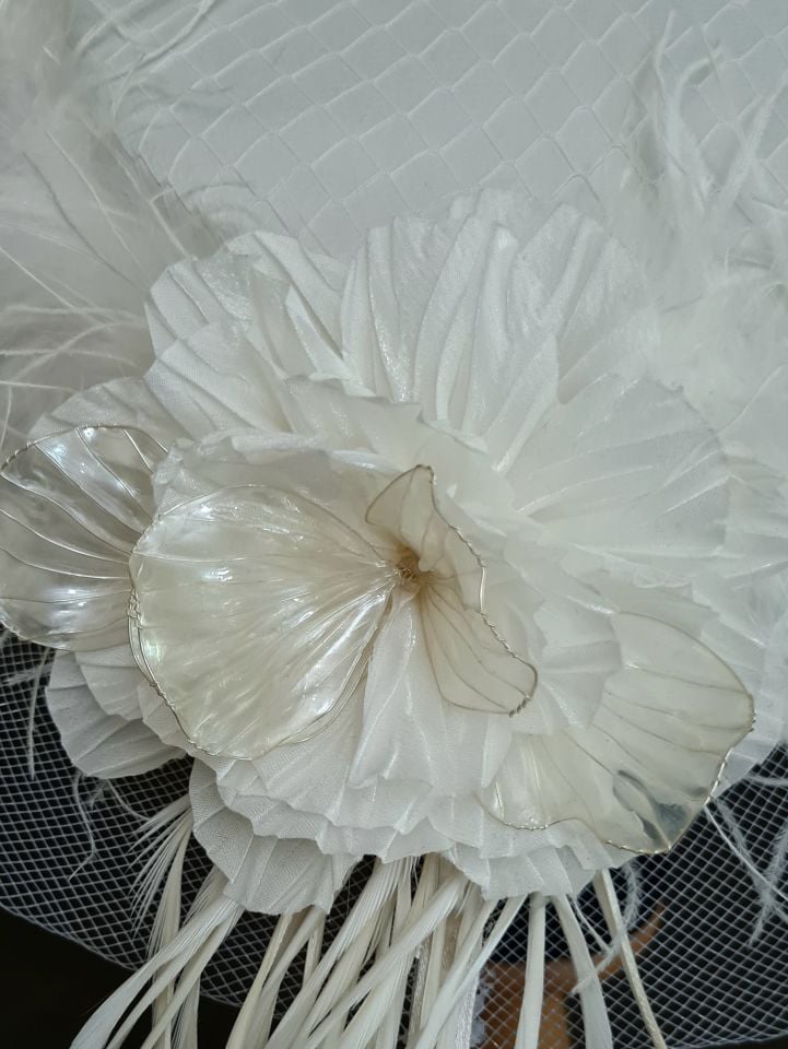 Flower D İnci Beyaz Vualet Şapka  35 cm