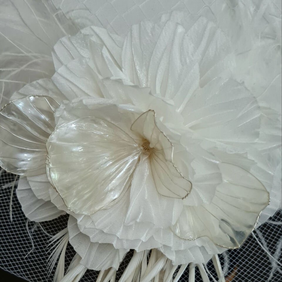 Flower D İnci Beyaz Vualet Şapka 35 cm Özel Şapka Kutulu