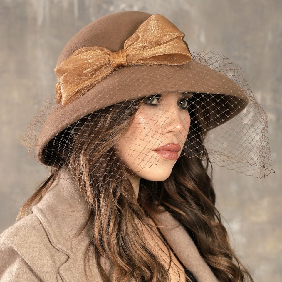 Pansy Hepburn Camel Renk Derby Şapka