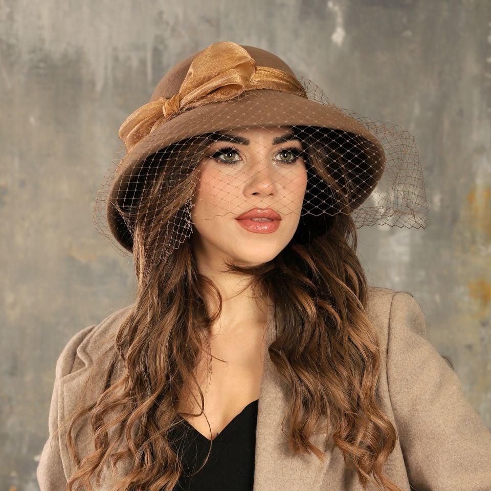 Pansy Hepburn Camel Renk Derby Şapka