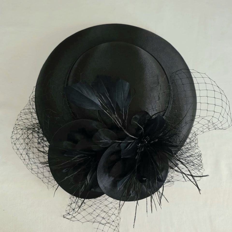 Annabel Siyah Renk Saten Vualet Şapka 30 cm