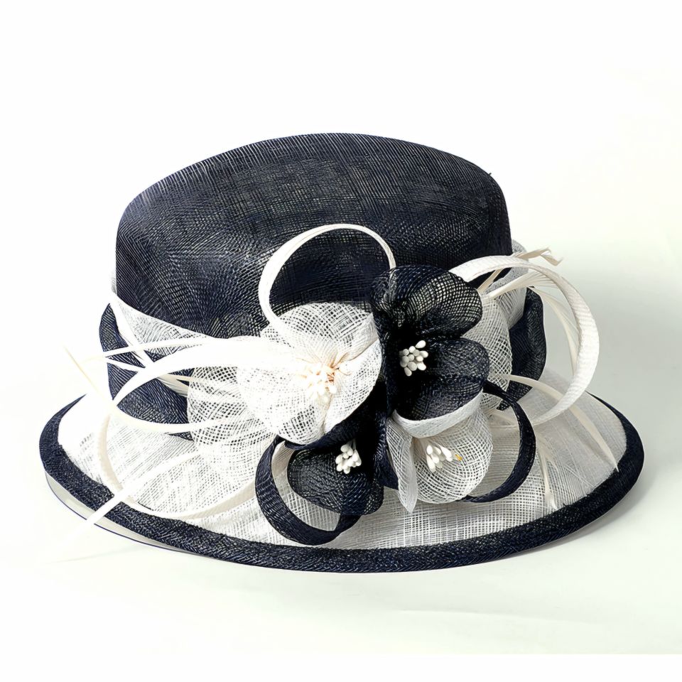 Raina Siyah Beyaz Renk Elegan Şapka 30 cm Özel Kutulu