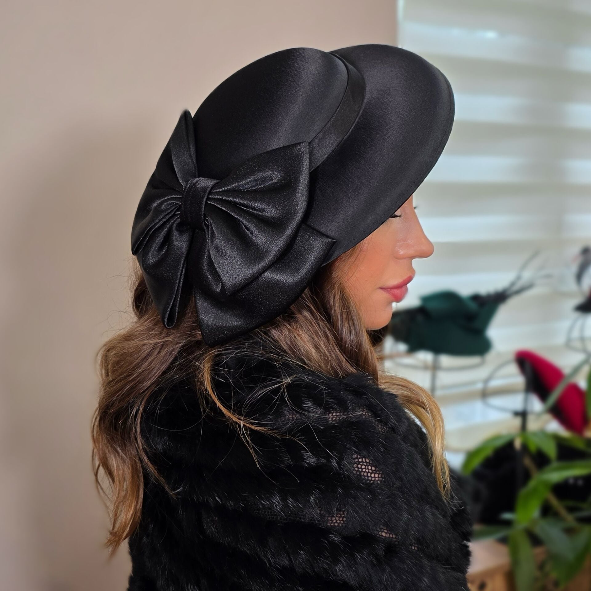 Annabel Siyah Renk Saten Fiyonklu Vualet Şapka