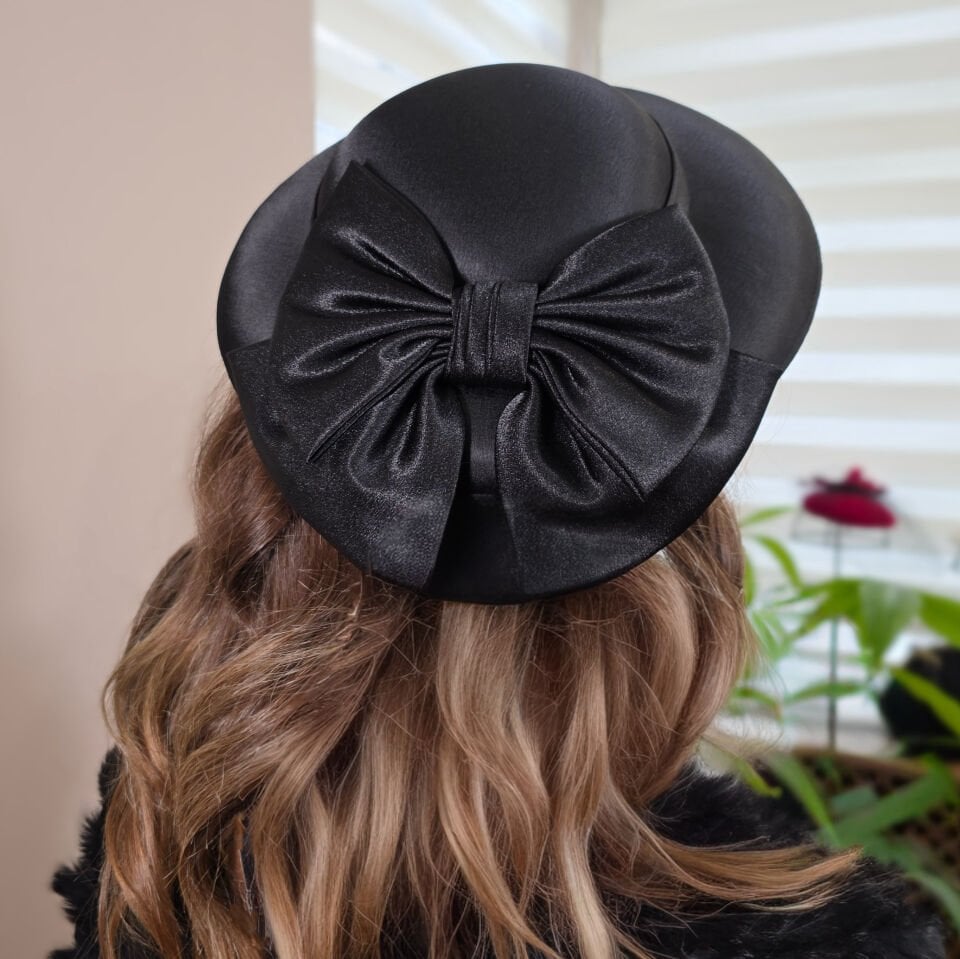 Annabel Siyah Renk Saten Fiyonklu Vualet Şapka