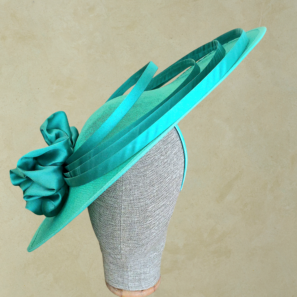 Mathilda Yeşil Renk Vualet 45 cm Özel Şapka Kutulu