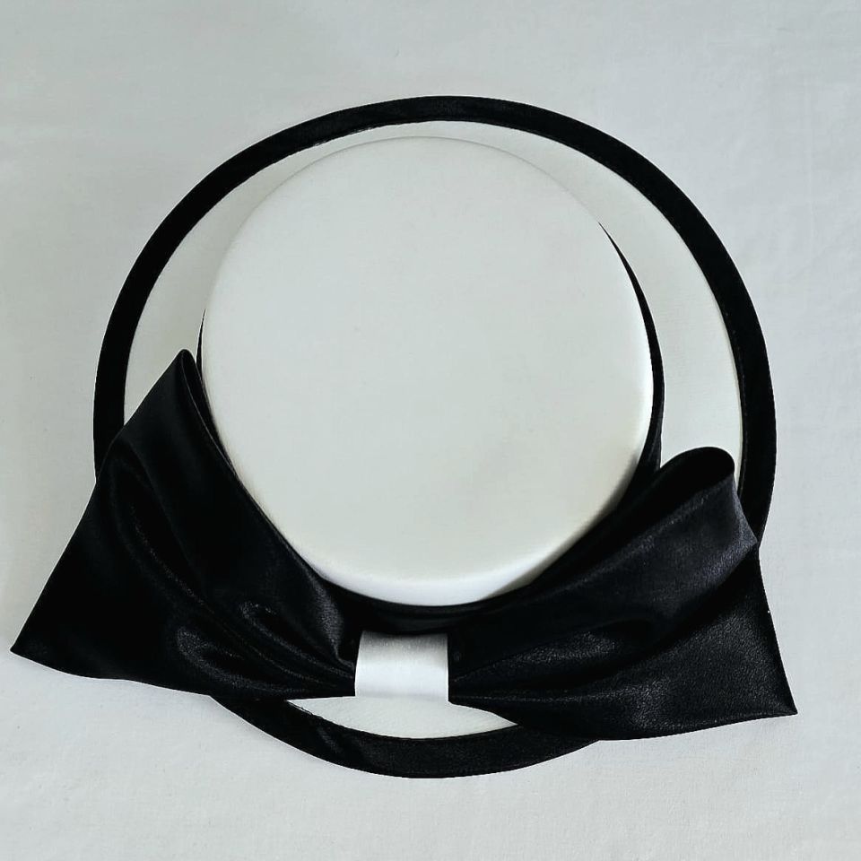 Audra Siyah Beyaz Renk Vualet Şapka 30 cm