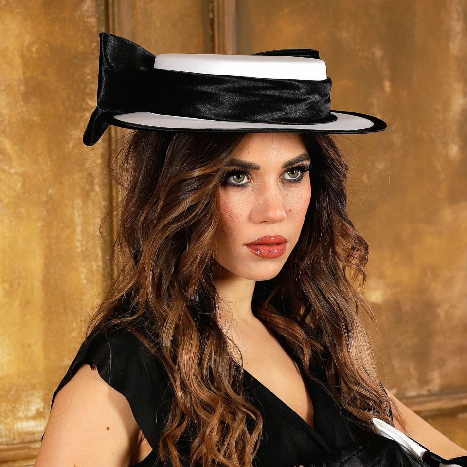 Audra Siyah Beyaz Renk Vualet Şapka 30 cm