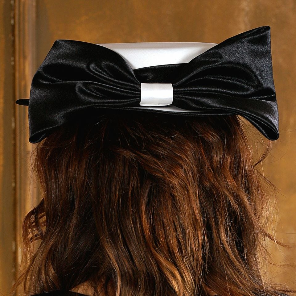 Audra Siyah Beyaz Renk Vualet Şapka 30 cm