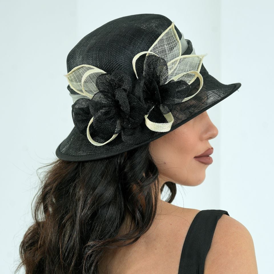 Adela Siyah Renk Elegan Şapka 29 cm Özel Şapka Kutulu