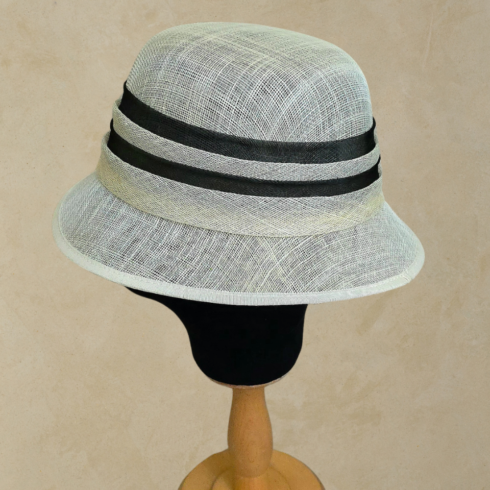 Adela Ekru Renk Elegan Şapka 29 cm Özel Şapka Kutulu