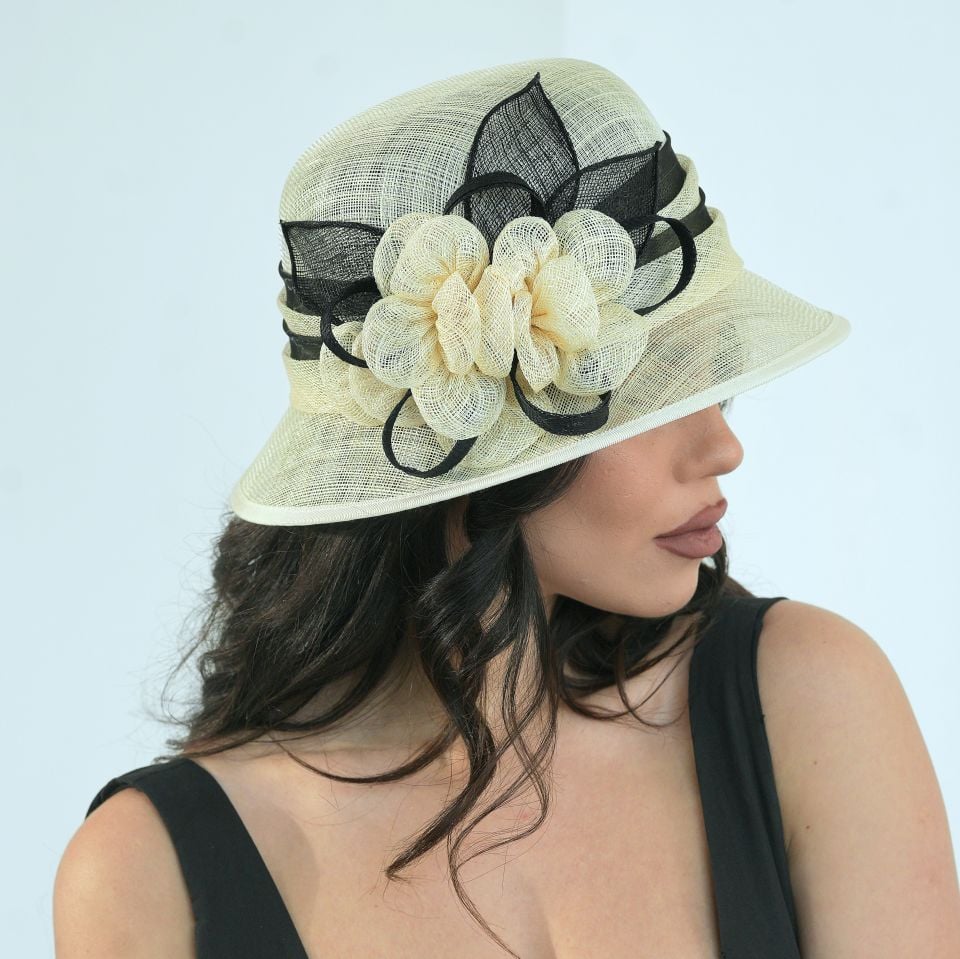Adela Ekru Renk Elegan Şapka 29 cm Özel Şapka Kutulu