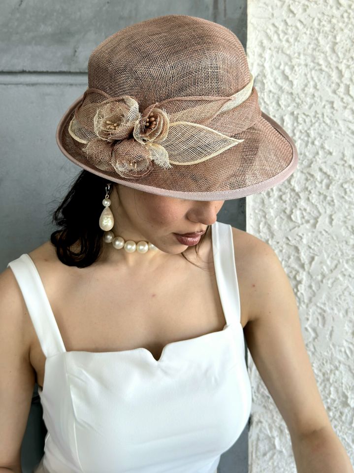 Adela Gül Kurusu Renk Elegan Şapka 29 cm Özel Şapka Kutulu