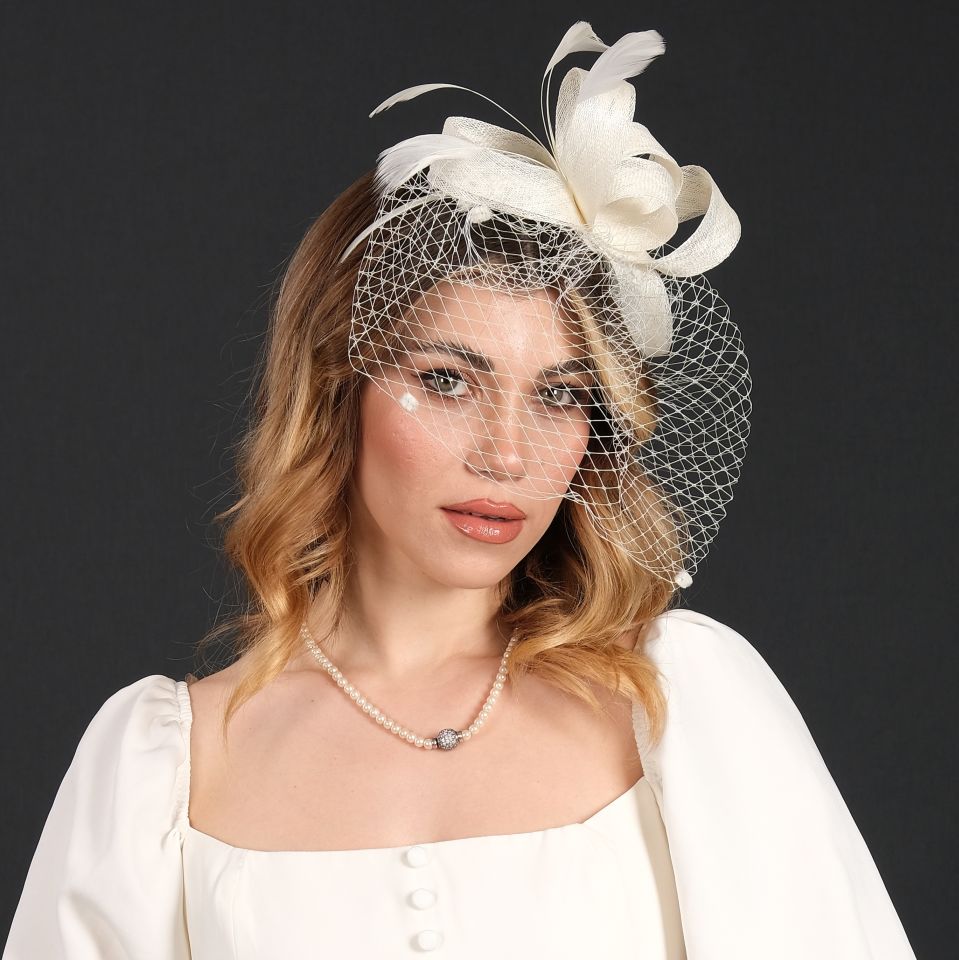 Louise İnci Beyaz Renk Vualet 22 cm