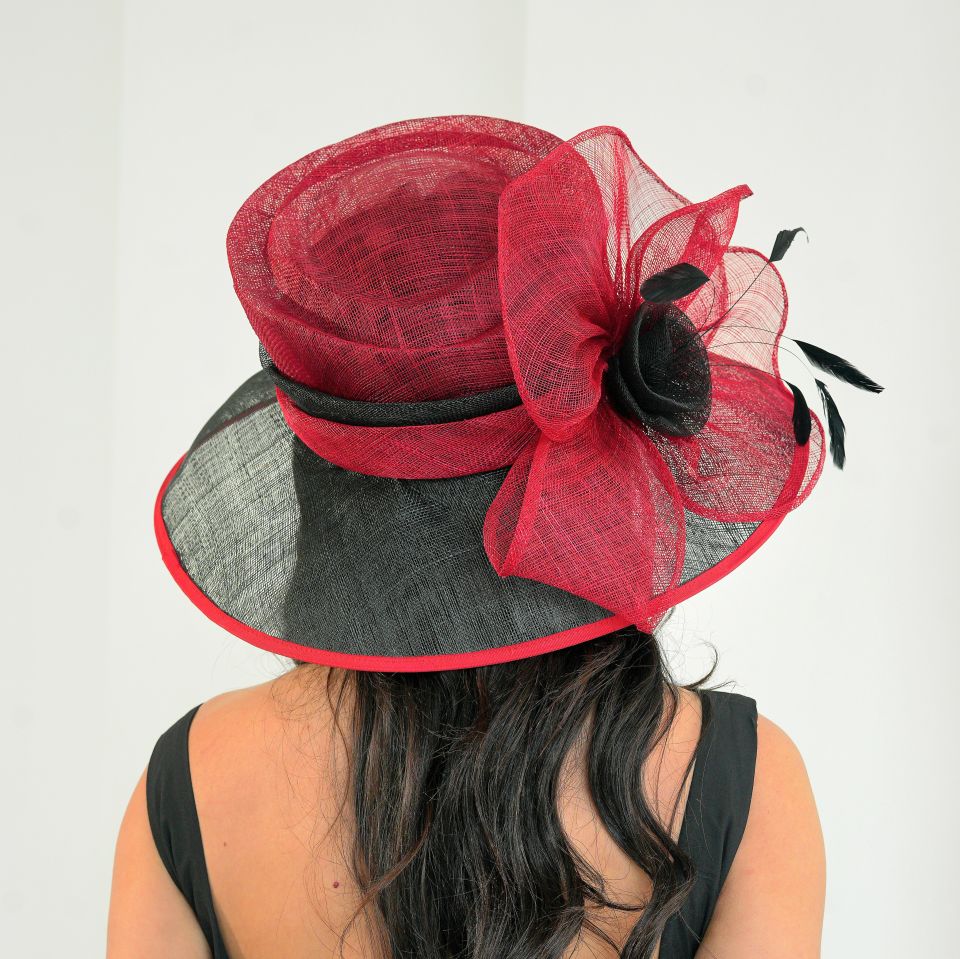 Rayne Siyah Kırmızı Renk Elegan Şapka 38 cm Özel Şapka Kutulu