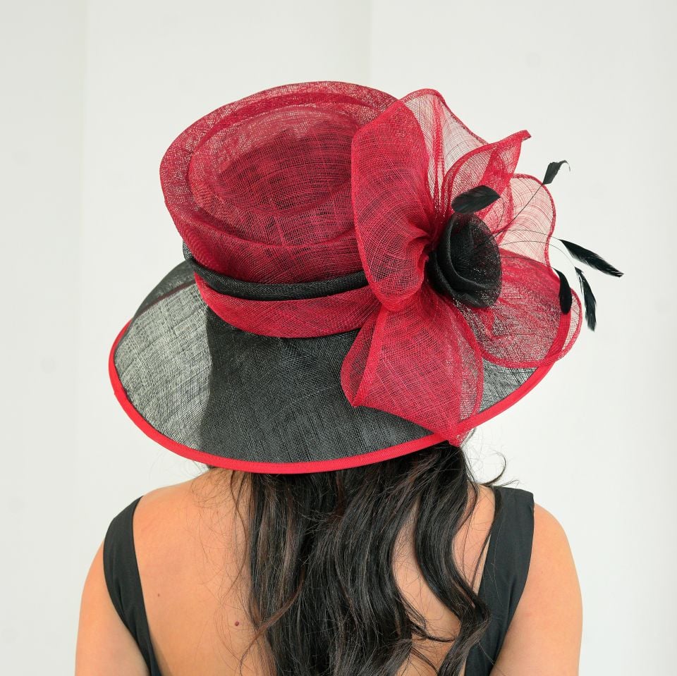 Rayne Siyah Kırmızı Renk Elegan Şapka 38 cm Özel Şapka Kutulu