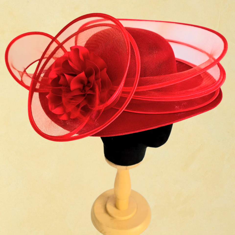 Catherine Kırmızı Renk Vualet Şapka 35 cm Özel Şapka Kutulu