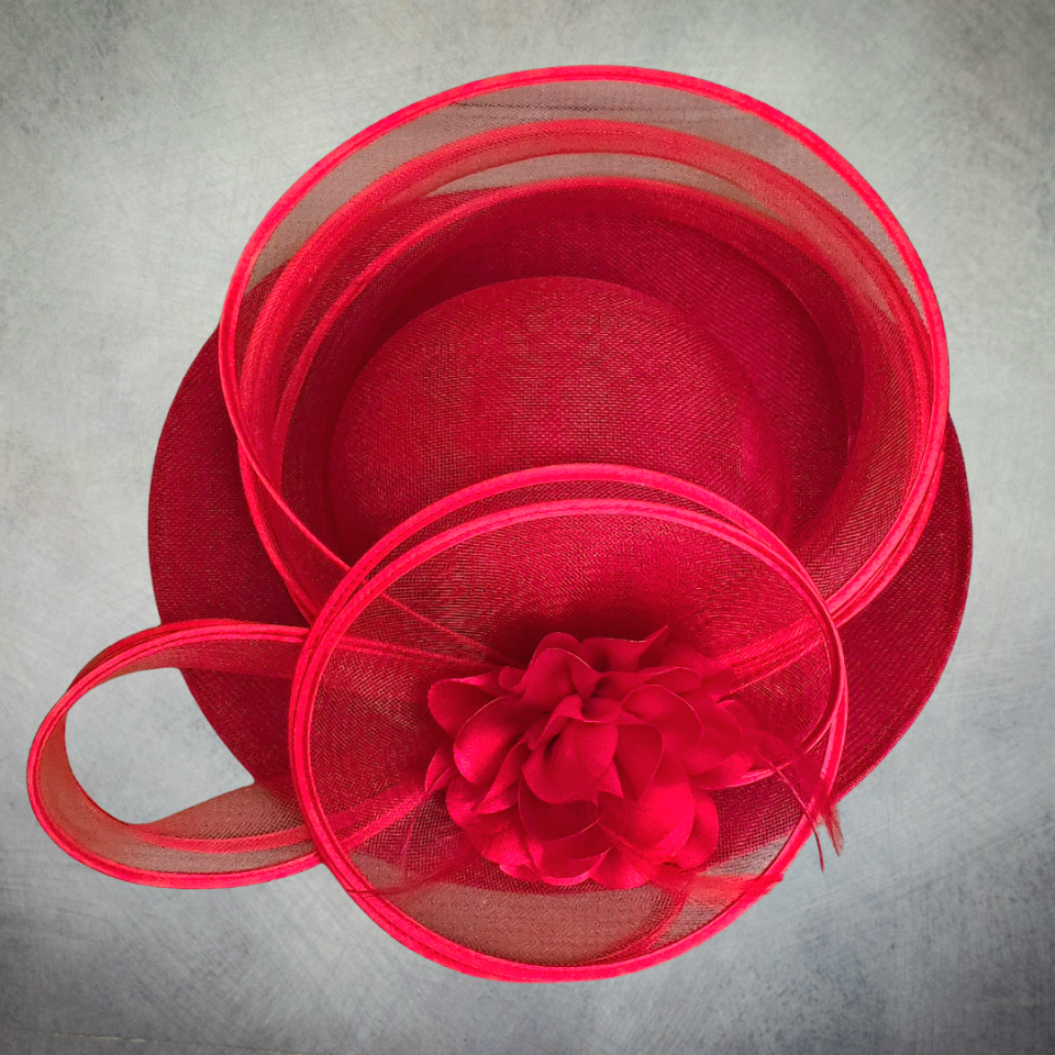Catherine Kırmızı Renk Vualet Şapka 35 cm Özel Şapka Kutulu