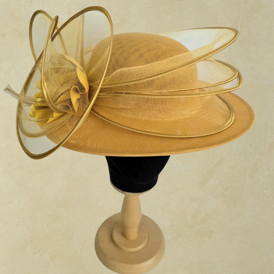 Catherine Hardal Sarı Renk Vualet Şapka 35 cm Özel Şapka Kutulu