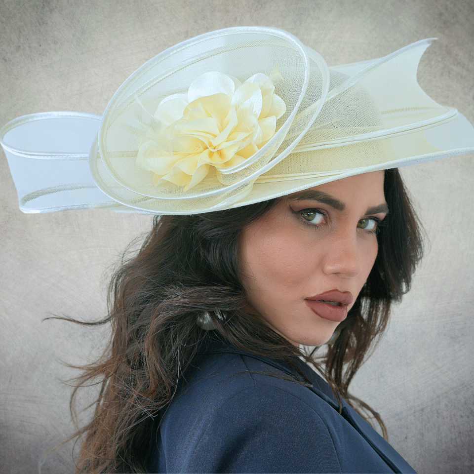 Catherine Krem Renk Vualet Şapka 35 cm Özel Şapka Kutulu