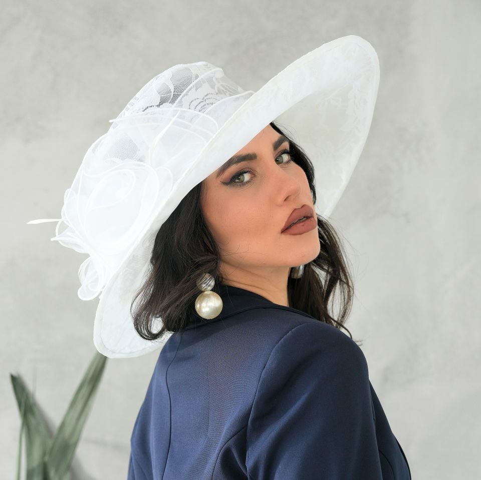 Dafne Beyaz Renk Dantel Şapka 45 cm