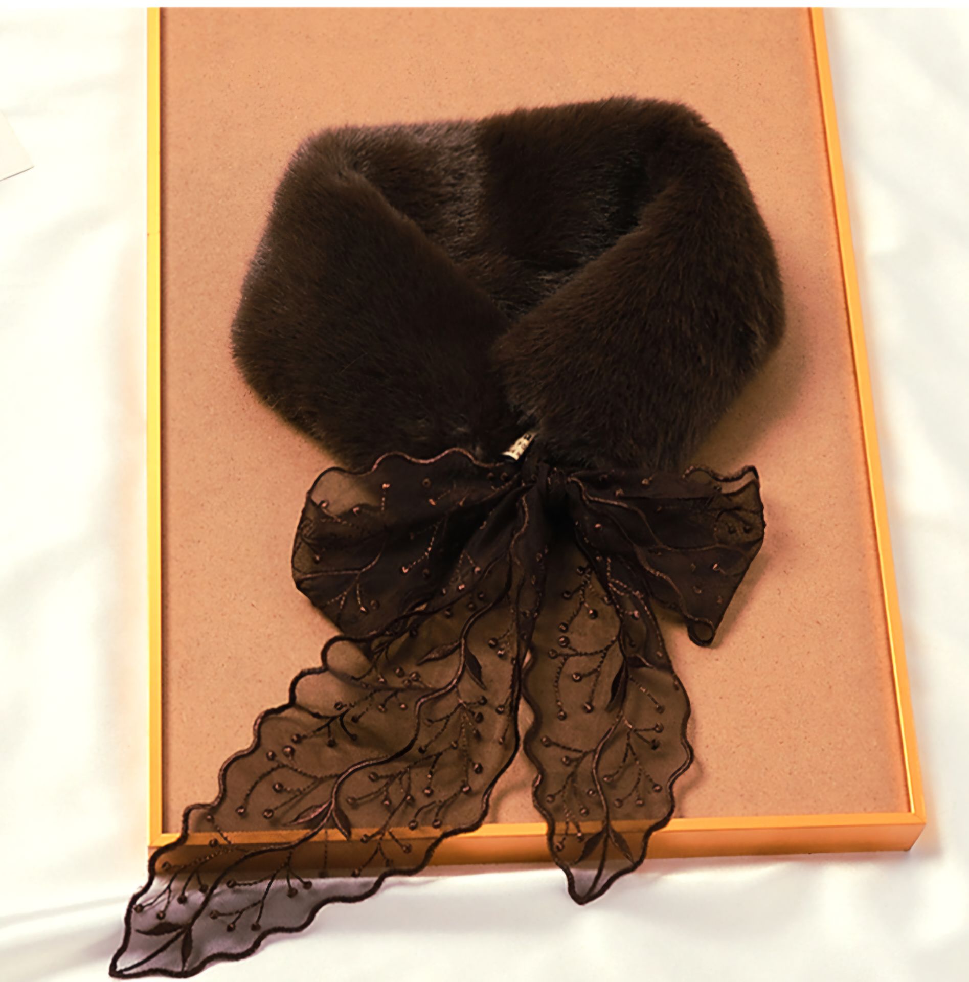 Peluş Kahverengi Renk Yaka