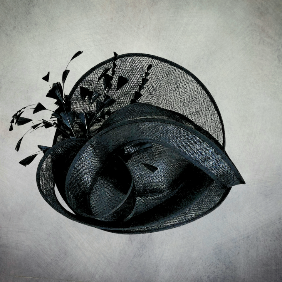 Camilla Siyah Renk Vualet Şapka 35 cm Özel Şapka Kutulu