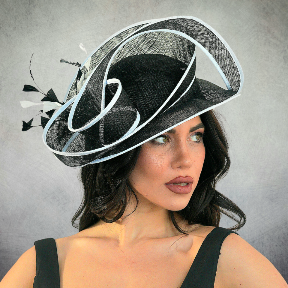 Camilla Siyah Beyaz Renk Vualet Şapka 35 cm Özel Şapka Kutulu