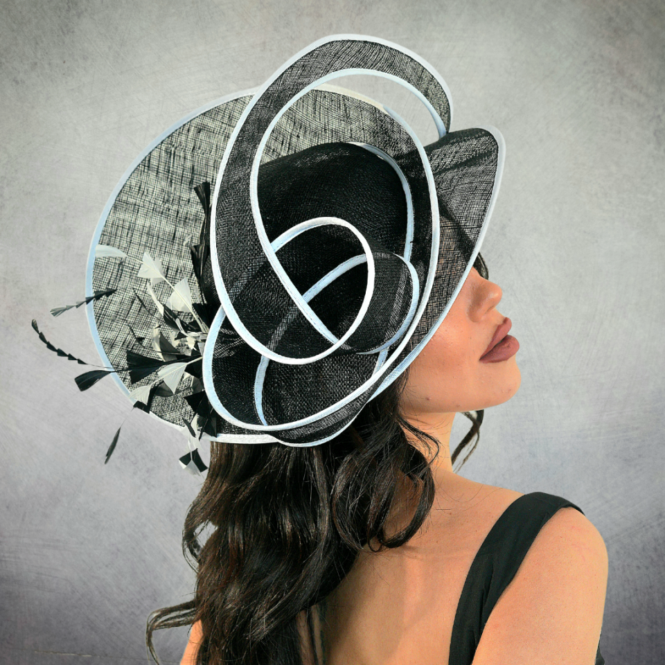 Camilla Siyah Beyaz Renk Vualet Şapka  35 cm Özel Şapka Kutulu