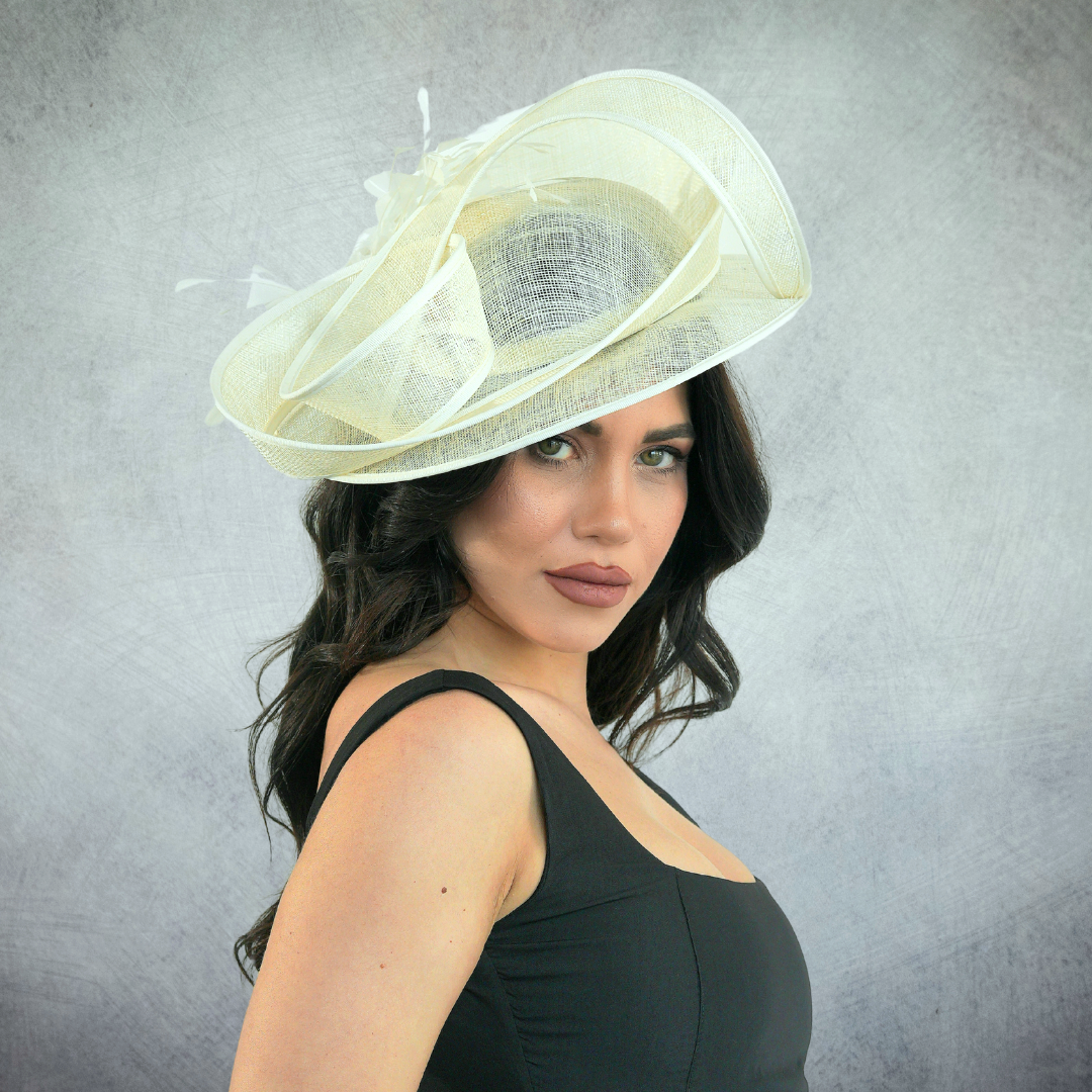 Camilla Krem Renk Vualet Şapka 35 cm Özel Şapka Kutulu