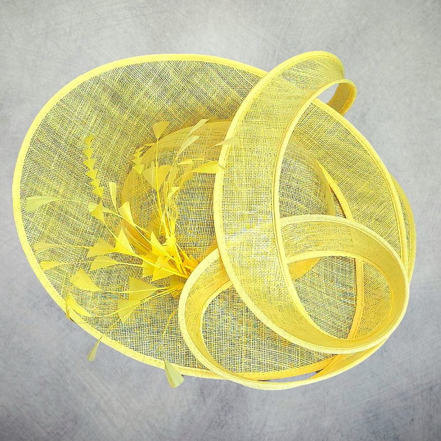 Camilla Sarı Renk Vualet Şapka 35 cm Özel Şapka Kutulu