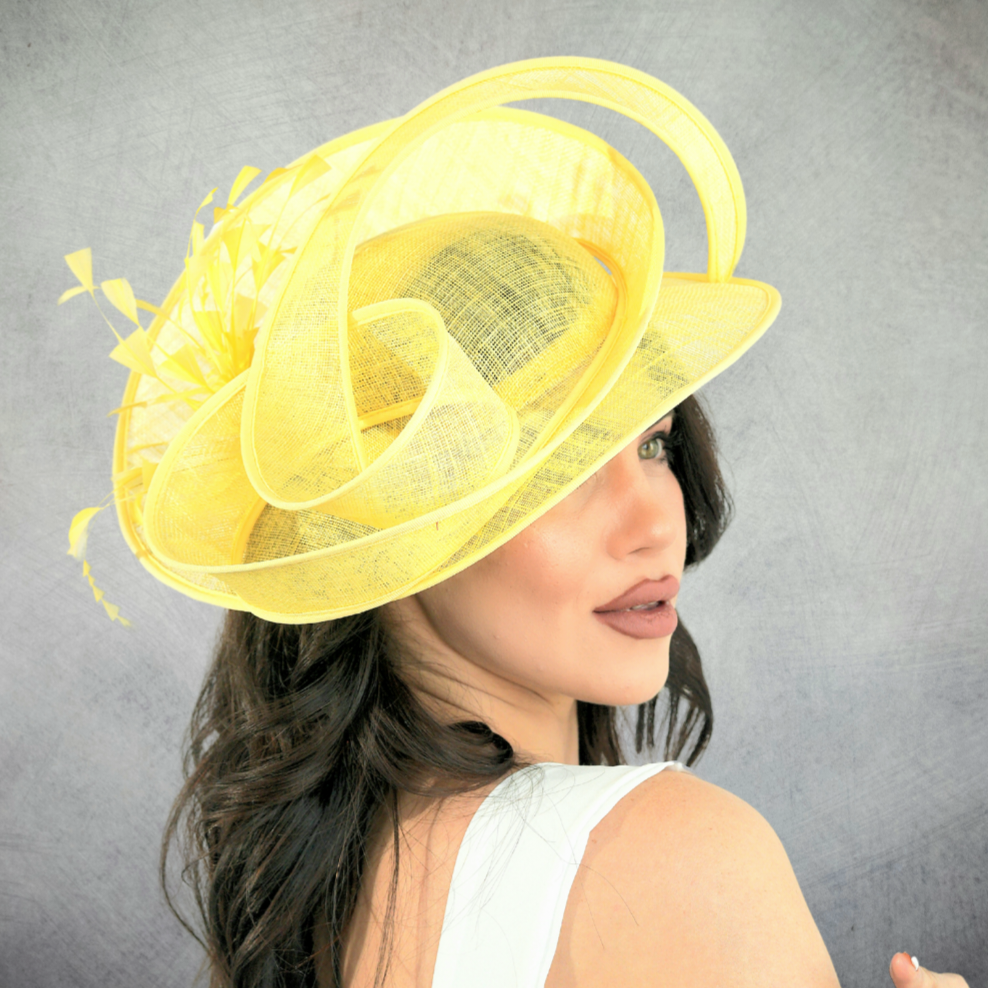 Camilla Sarı Renk Vualet Şapka 35 cm Özel Şapka Kutulu