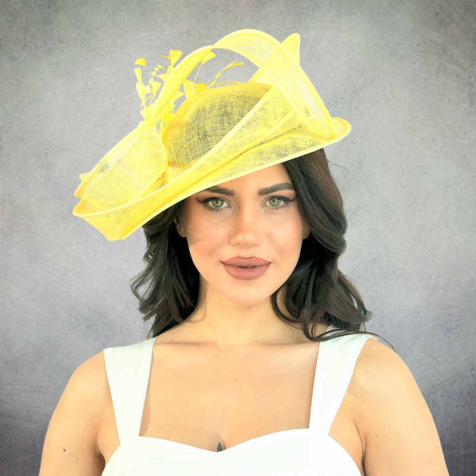 Camilla Sarı Renk Vualet Şapka 35 cm Özel Şapka Kutulu