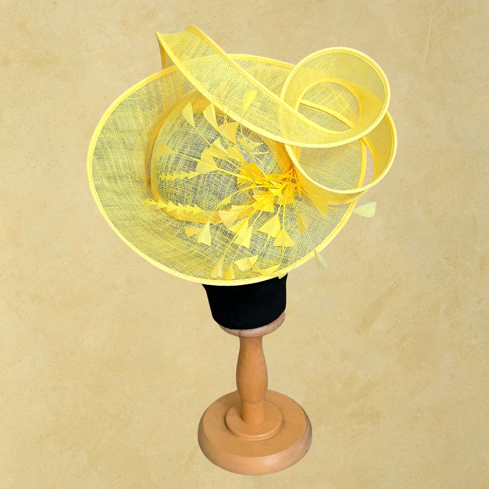 Camilla Sarı Renk Vualet Şapka 35 cm Özel Şapka Kutulu