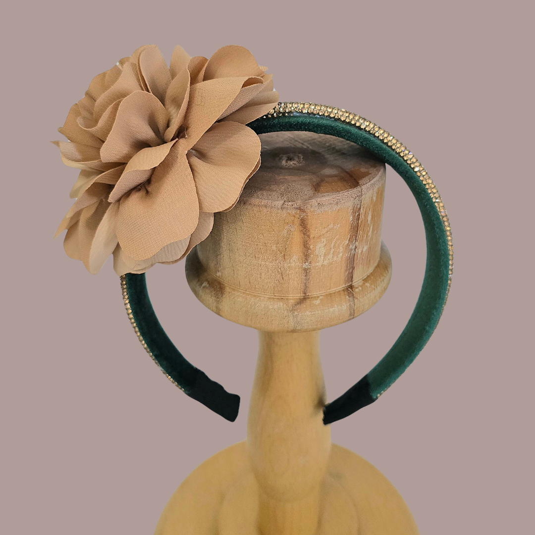 Yeşil Gold Renk Kadife Taç