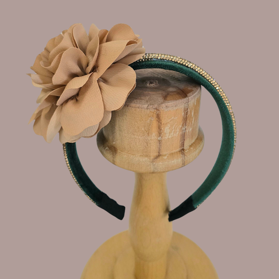 Yeşil Gold Renk Kadife Taç