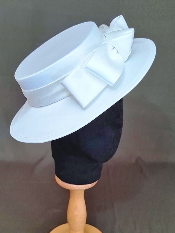 Adel B - Beyaz Renk Vualet Şapka 32 cm