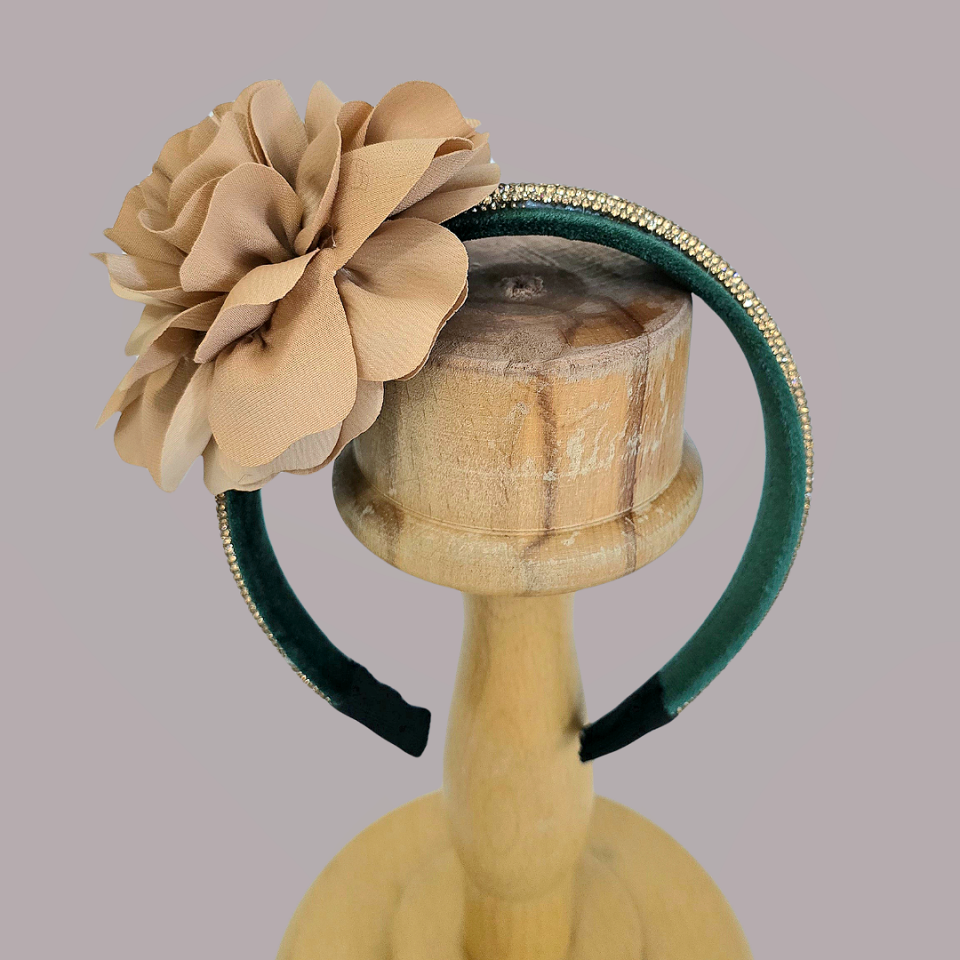 Yeşil Gold Renk Kadife Taç