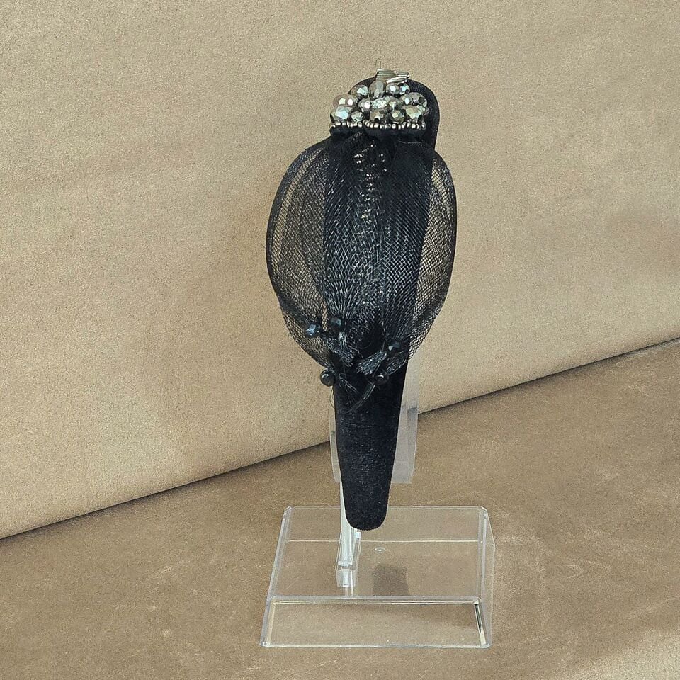 Siyah Renk Kadife Taç